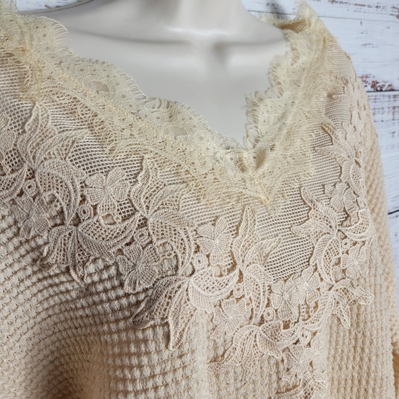 (SOLD ON MERC) Listicle lace waffle knit top (Final Price) - Picture 3 of 5
